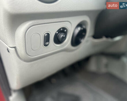 Красный Рено Кенгу, объемом двигателя 1.4 л и пробегом 155 тыс. км за 3350 $, фото 27 на Automoto.ua