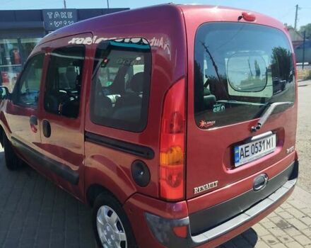 Красный Рено Кенгу, объемом двигателя 1.6 л и пробегом 228 тыс. км за 5500 $, фото 4 на Automoto.ua