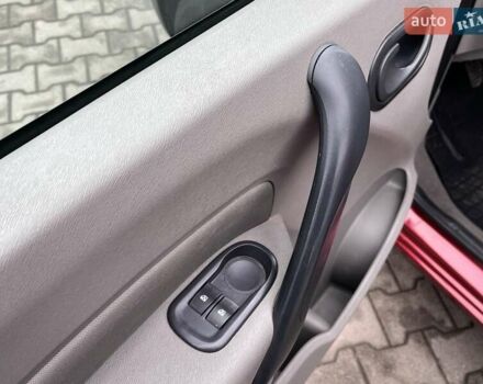 Червоний Рено Кєнгу, об'ємом двигуна 1.6 л та пробігом 257 тис. км за 7300 $, фото 10 на Automoto.ua