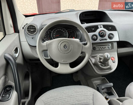 Красный Рено Кенгу, объемом двигателя 1.6 л и пробегом 219 тыс. км за 7350 $, фото 45 на Automoto.ua
