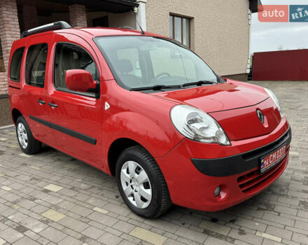 Красный Рено Кенгу, объемом двигателя 1.6 л и пробегом 219 тыс. км за 7350 $, фото 1 на Automoto.ua