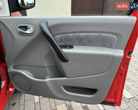 Красный Рено Кенгу, объемом двигателя 1.6 л и пробегом 219 тыс. км за 7350 $, фото 52 на Automoto.ua