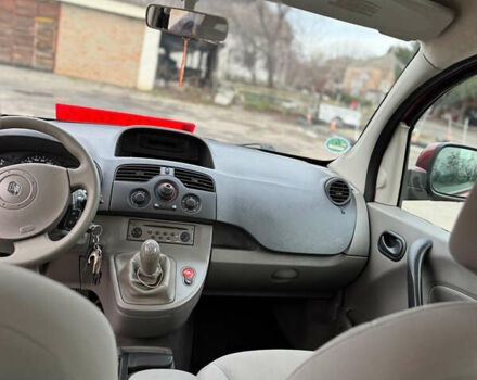 Красный Рено Кенгу, объемом двигателя 1.6 л и пробегом 178 тыс. км за 7700 $, фото 22 на Automoto.ua