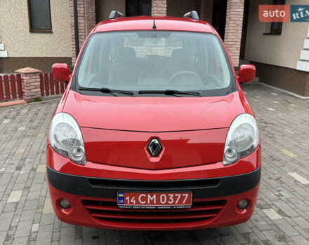 Красный Рено Кенгу, объемом двигателя 1.6 л и пробегом 219 тыс. км за 7350 $, фото 4 на Automoto.ua