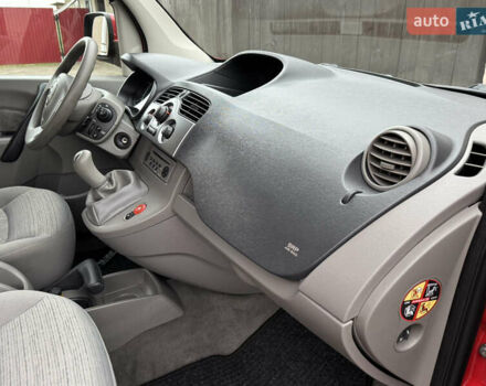 Красный Рено Кенгу, объемом двигателя 1.6 л и пробегом 219 тыс. км за 7350 $, фото 54 на Automoto.ua