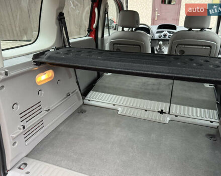 Красный Рено Кенгу, объемом двигателя 1.6 л и пробегом 219 тыс. км за 7350 $, фото 69 на Automoto.ua