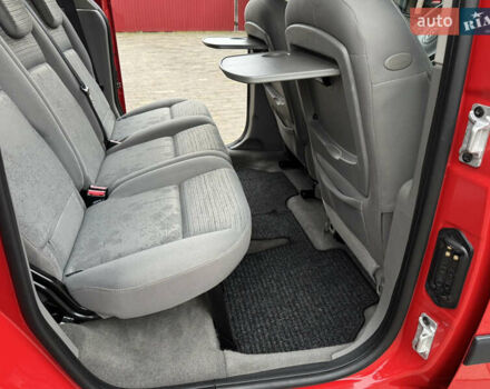 Красный Рено Кенгу, объемом двигателя 1.6 л и пробегом 219 тыс. км за 7350 $, фото 59 на Automoto.ua