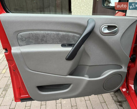 Красный Рено Кенгу, объемом двигателя 1.6 л и пробегом 219 тыс. км за 7350 $, фото 43 на Automoto.ua