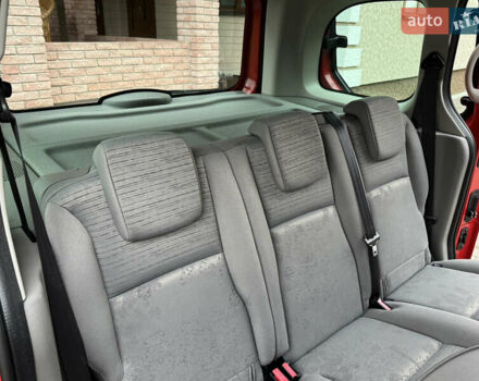 Красный Рено Кенгу, объемом двигателя 1.6 л и пробегом 219 тыс. км за 7350 $, фото 60 на Automoto.ua