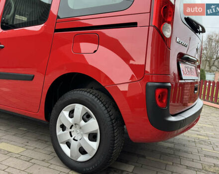 Красный Рено Кенгу, объемом двигателя 1.6 л и пробегом 219 тыс. км за 7350 $, фото 33 на Automoto.ua