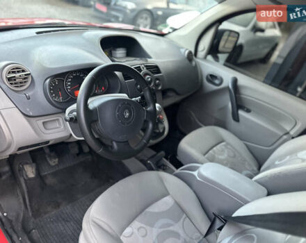 Рено Кєнгу 2009 у Рівному на Automoto.ua Червоний Рено Кєнгу, об'ємом двигуна 1.5 л та пробігом 189 тис. км за 5550 $, фото 5 на Automoto.ua