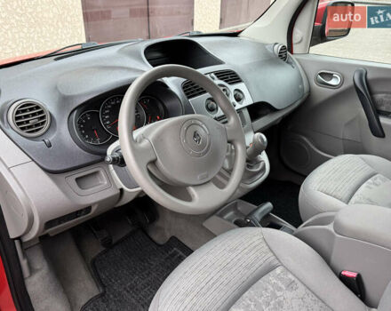 Красный Рено Кенгу, объемом двигателя 1.6 л и пробегом 219 тыс. км за 7350 $, фото 44 на Automoto.ua