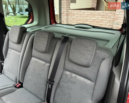 Красный Рено Кенгу, объемом двигателя 1.6 л и пробегом 219 тыс. км за 7350 $, фото 64 на Automoto.ua