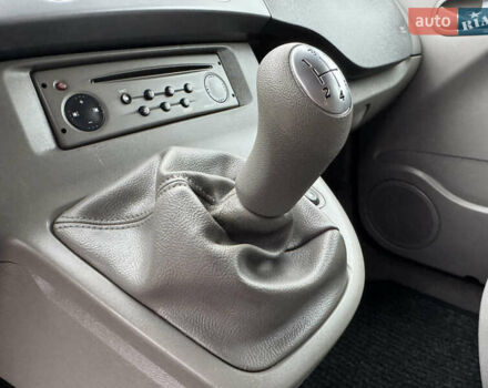 Красный Рено Кенгу, объемом двигателя 1.6 л и пробегом 219 тыс. км за 7350 $, фото 48 на Automoto.ua