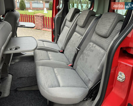 Красный Рено Кенгу, объемом двигателя 1.6 л и пробегом 219 тыс. км за 7350 $, фото 62 на Automoto.ua