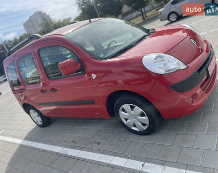 Красный Рено Кенгу, объемом двигателя 1.6 л и пробегом 212 тыс. км за 7600 $, фото 1 на Automoto.ua