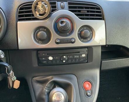 Рено Кєнгу 2011 у Києві на Automoto.ua Червоний Рено Кєнгу, об'ємом двигуна 1.6 л та пробігом 249 тис. км за 7000 $, фото 8 на Automoto.ua