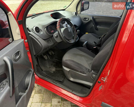 Красный Рено Кенгу, объемом двигателя 1.46 л и пробегом 266 тыс. км за 7200 $, фото 4 на Automoto.ua