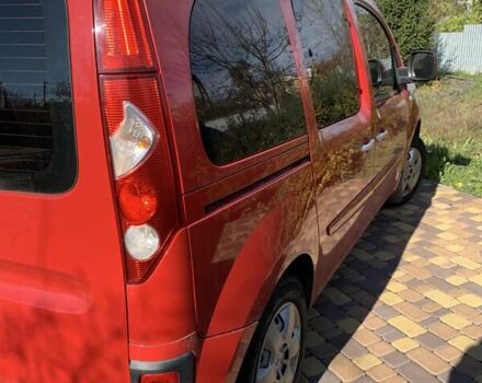 Рено Кєнгу 2011 у Києві на Automoto.ua Червоний Рено Кєнгу, об'ємом двигуна 1.6 л та пробігом 249 тис. км за 7000 $, фото 2 на Automoto.ua