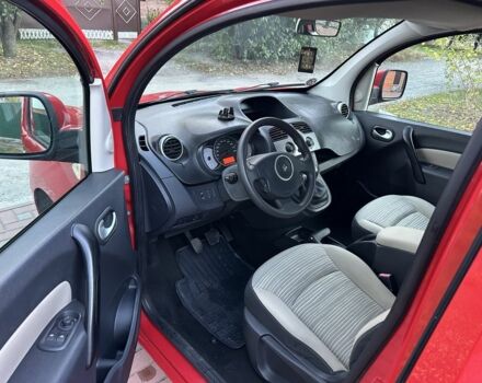 Красный Рено Кенгу, объемом двигателя 1.6 л и пробегом 180 тыс. км за 7550 $, фото 7 на Automoto.ua
