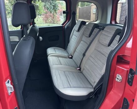 Красный Рено Кенгу, объемом двигателя 1.6 л и пробегом 180 тыс. км за 7550 $, фото 13 на Automoto.ua