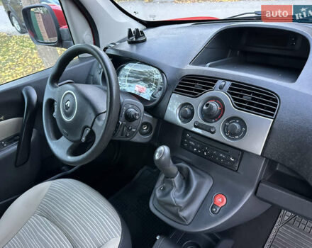 Красный Рено Кенгу, объемом двигателя 1.6 л и пробегом 180 тыс. км за 7550 $, фото 57 на Automoto.ua