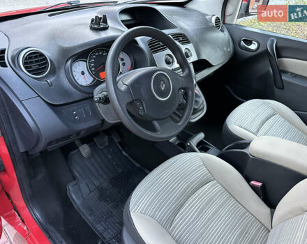 Красный Рено Кенгу, объемом двигателя 1.6 л и пробегом 180 тыс. км за 7550 $, фото 51 на Automoto.ua
