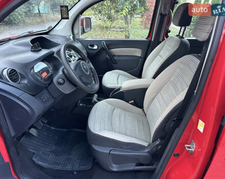 Красный Рено Кенгу, объемом двигателя 1.6 л и пробегом 180 тыс. км за 7550 $, фото 44 на Automoto.ua