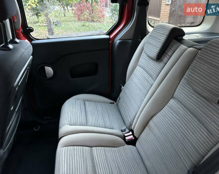 Красный Рено Кенгу, объемом двигателя 1.6 л и пробегом 180 тыс. км за 7550 $, фото 69 на Automoto.ua