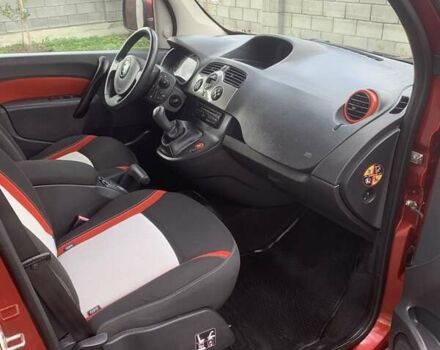 Красный Рено Кенгу, объемом двигателя 1.6 л и пробегом 154 тыс. км за 9400 $, фото 24 на Automoto.ua