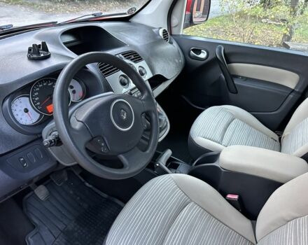Красный Рено Кенгу, объемом двигателя 1.6 л и пробегом 180 тыс. км за 7550 $, фото 9 на Automoto.ua