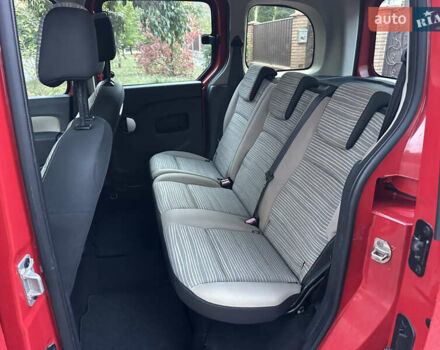 Красный Рено Кенгу, объемом двигателя 1.6 л и пробегом 180 тыс. км за 7550 $, фото 67 на Automoto.ua