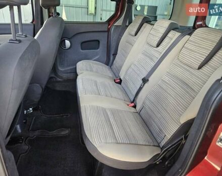 Красный Рено Кенгу, объемом двигателя 1.5 л и пробегом 184 тыс. км за 7950 $, фото 6 на Automoto.ua