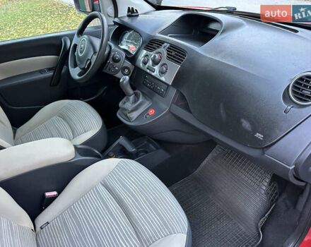Красный Рено Кенгу, объемом двигателя 1.6 л и пробегом 180 тыс. км за 7550 $, фото 55 на Automoto.ua