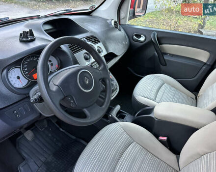 Красный Рено Кенгу, объемом двигателя 1.6 л и пробегом 180 тыс. км за 7550 $, фото 47 на Automoto.ua