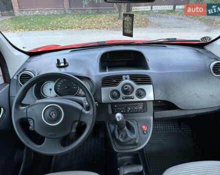 Красный Рено Кенгу, объемом двигателя 1.6 л и пробегом 180 тыс. км за 7550 $, фото 77 на Automoto.ua