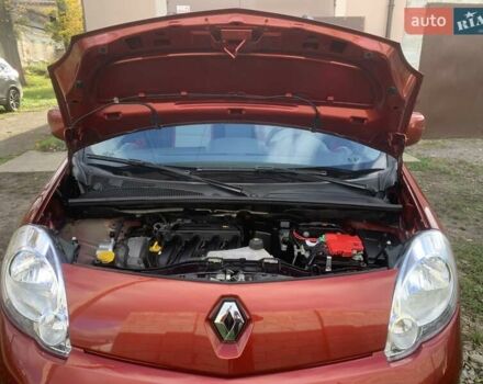 Красный Рено Кенгу, объемом двигателя 1.6 л и пробегом 154 тыс. км за 9400 $, фото 12 на Automoto.ua