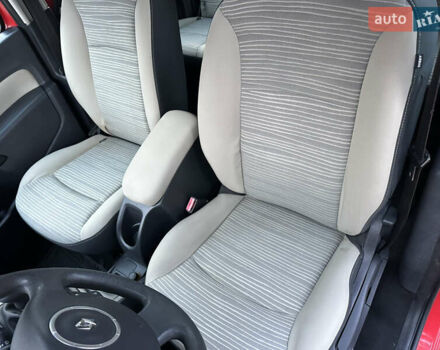 Красный Рено Кенгу, объемом двигателя 1.6 л и пробегом 180 тыс. км за 7550 $, фото 49 на Automoto.ua
