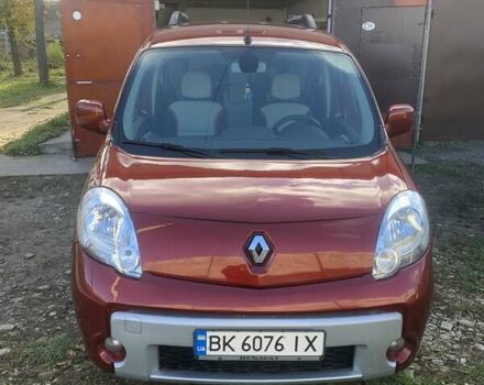 Красный Рено Кенгу, объемом двигателя 1.6 л и пробегом 154 тыс. км за 9400 $, фото 1 на Automoto.ua