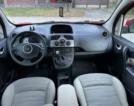 Красный Рено Кенгу, объемом двигателя 1.6 л и пробегом 180 тыс. км за 7550 $, фото 17 на Automoto.ua
