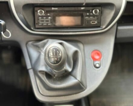 Красный Рено Кенгу, объемом двигателя 1.5 л и пробегом 262 тыс. км за 8500 $, фото 6 на Automoto.ua