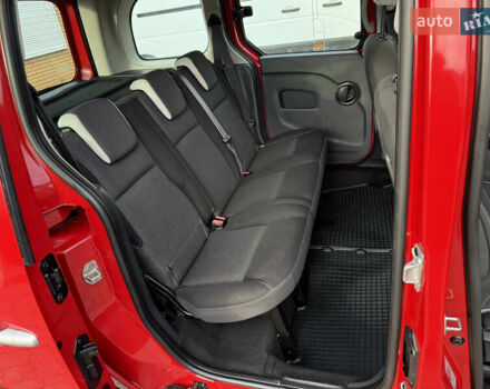 Красный Рено Кенгу, объемом двигателя 1.5 л и пробегом 172 тыс. км за 11499 $, фото 5 на Automoto.ua