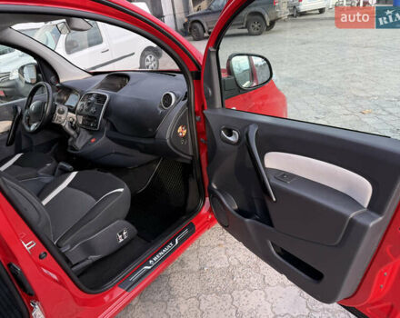 Красный Рено Кенгу, объемом двигателя 1.5 л и пробегом 172 тыс. км за 11499 $, фото 43 на Automoto.ua