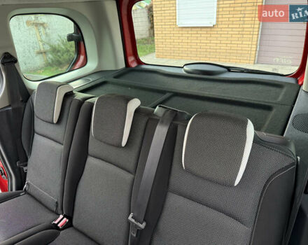 Красный Рено Кенгу, объемом двигателя 1.5 л и пробегом 172 тыс. км за 11499 $, фото 68 на Automoto.ua