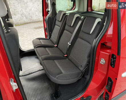 Красный Рено Кенгу, объемом двигателя 1.5 л и пробегом 172 тыс. км за 11499 $, фото 6 на Automoto.ua