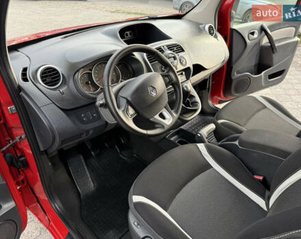 Красный Рено Кенгу, объемом двигателя 1.5 л и пробегом 172 тыс. км за 11499 $, фото 4 на Automoto.ua