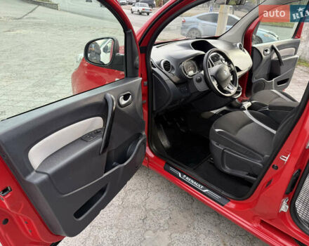 Красный Рено Кенгу, объемом двигателя 1.5 л и пробегом 172 тыс. км за 11499 $, фото 65 на Automoto.ua