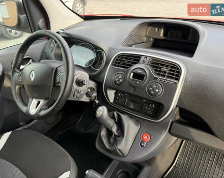 Красный Рено Кенгу, объемом двигателя 1.5 л и пробегом 172 тыс. км за 11499 $, фото 3 на Automoto.ua