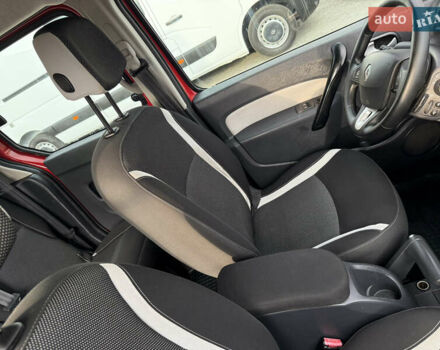 Красный Рено Кенгу, объемом двигателя 1.5 л и пробегом 172 тыс. км за 11499 $, фото 46 на Automoto.ua