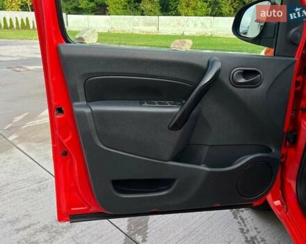 Рено Кенгу 2015 в Киеве на Automoto.ua Красный Рено Кенгу, объемом двигателя 1.5 л и пробегом 205 тыс. км за 12250 $, фото 67 на Automoto.ua